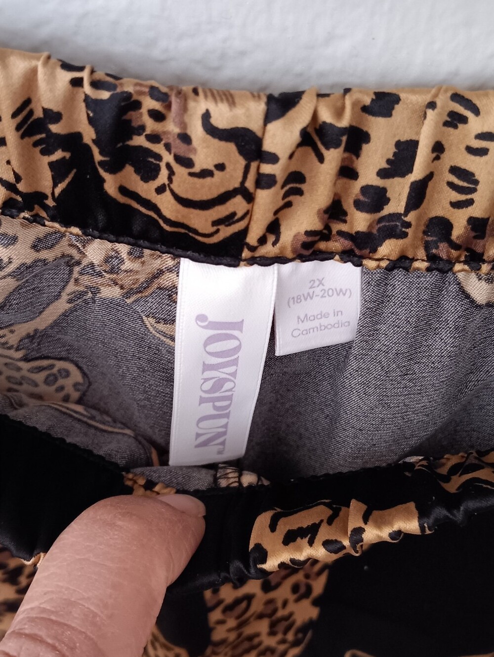 Leopard Print Satin Pajama Set in Black and Tan - Picture 3 of 7